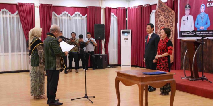 Pj. GUBERNUR Provinsi Kalbar Kukuhkan Ayah Dan Bunda Genre Kapuas Hulu