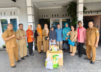 Pj. Ketua Dharma Wanita Persatuan Prov Kalbar Sampaikan Tali Asih Dalam Rangka Hari Pahlawan