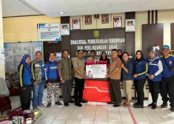 Pemprov Kalbar Sampaikan Bantuan Bagi Korban Banjir Bandang Di Bengkayan