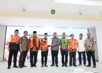 Muzani Serahkan Rp 500 juta Hasil Lelang Sapi ke Baznas untuk Korban Bencana Sumbar