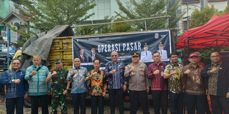 Wagub Kalbar Hadiri Operasi Pasar di Kabupaten Sintang