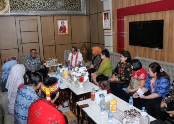 WAGUB KALBAR DUKUNG TERLAKSANANYA PEKAN GAWAI DAYAK KE XXXIX