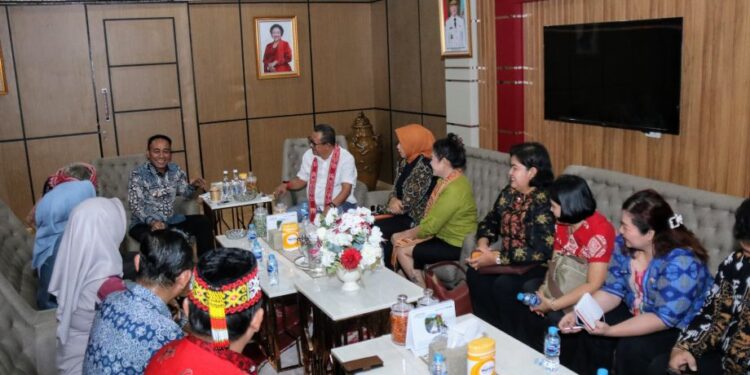 WAGUB KALBAR DUKUNG TERLAKSANANYA PEKAN GAWAI DAYAK KE XXXIX