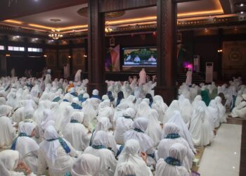 HADIRI HALAL BIHALAL BKMT KALBAR, GUBERNUR RIA NORSAN TEKANKAN PENDIDIKAN KELUARGA BERAKHLAK MULIA