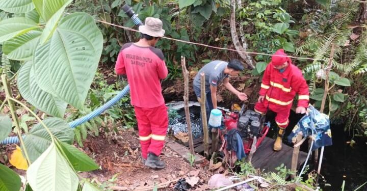 UPT KPH Sintang Timur Tanggap Tangani Kebakaran Lahan di Desa Marti Guna, Warga Diimbau Tak Bakar Lahan