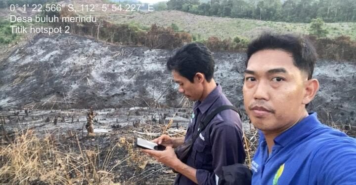 UPT KPH Sintang Timur Berhasil Padamkan Kebakaran Lahan di Desa Buluh Merindu