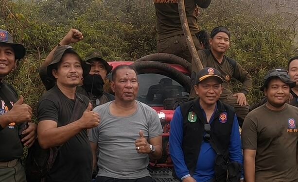 Pelaksanaan Pemadaman dan Pendinginan Lanjutan Karhutla di Belakang SMKN 4 Sungai Raya serta Penanganan Kebakaran Lahan di Teluk Kapuas, Kabupaten Kubu Raya
